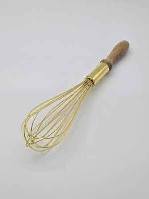 מטרפה מוזנהבת ידית עץ