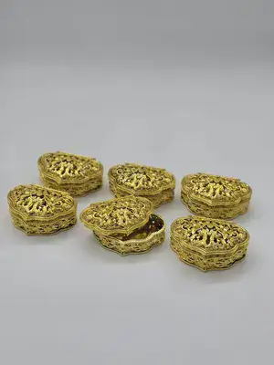 6 קופסאות צדפה מוזהבות לעיצוב שולחן