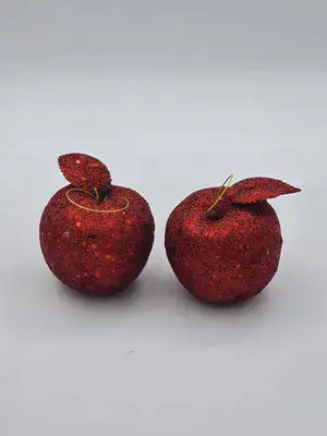 זוג תפוחים אדומים נוצצים לעיצוב