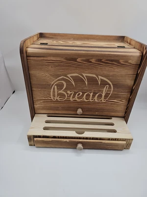 ארגז לחם מעץ עם מגירת חיתוך לפירורים